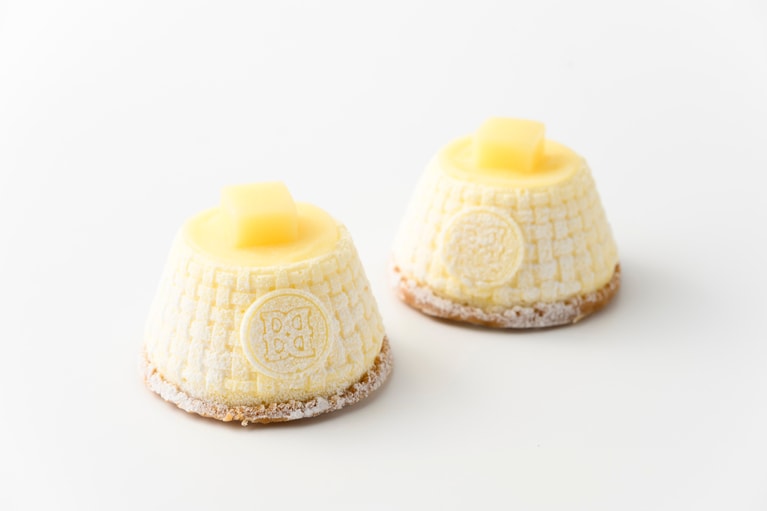 バターメルティチーズケーキ 1,728円（2個入り）。