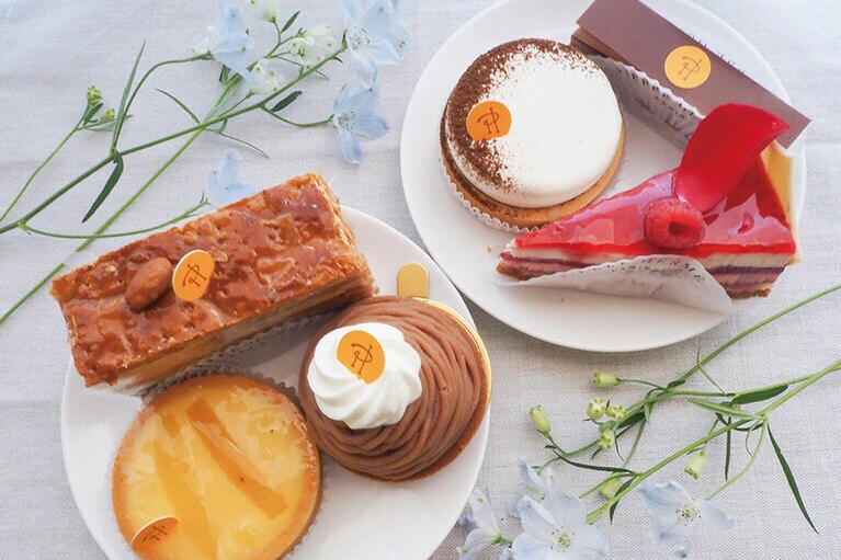 ピエール・エルメのケーキって、ひとつひとつが大きい！ 食いしん坊にはたまらないサイズです。