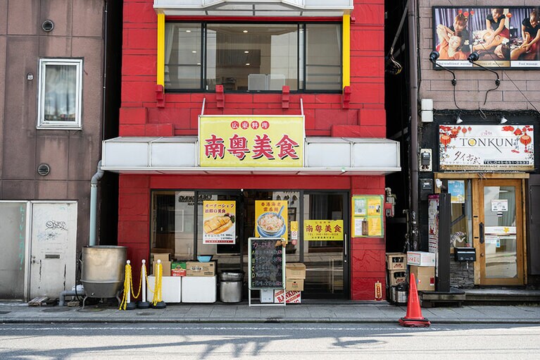 行列必至の人気店。コース（4名以上、5,000円～）のみ予約可。