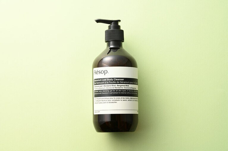私がノックアウトされた「ゼラニウム ボディクレンザー」（500mL ポンプあり 5,610円）。とても良い香りで癒されます。