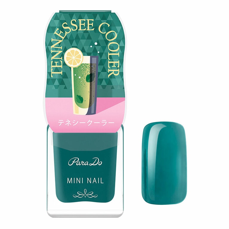 トレンドカラーを気軽に試せるネイル。水によるふやけや、爪への衝撃に強く長持ち。塗りやすくムラになりにくい平筆も優秀。爽やかで涼し気なブルーグリーン。パラドゥ ミニネイル GN06 テネシークーラー 4ml 385円／パラドゥ