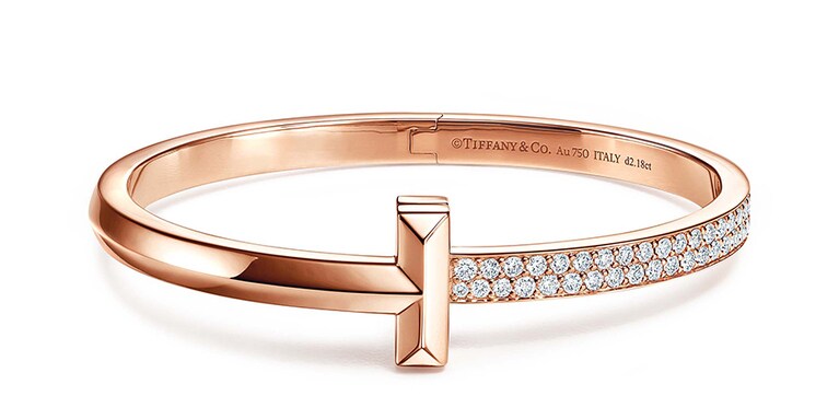 ティファニー T ワン ヒンジ バングル(18K ローズゴールド、ダイヤモンド) 2,695,000円。