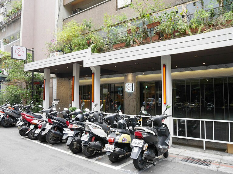 路地の中にある十得私廚。