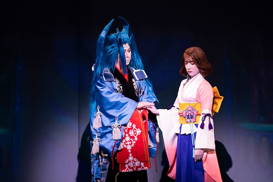 左からシーモア（尾上松也）、ユウナ（中村米吉）©SQUARE ENIX／『新作歌舞伎 ファイナルファンタジーⅩ』製作委員会