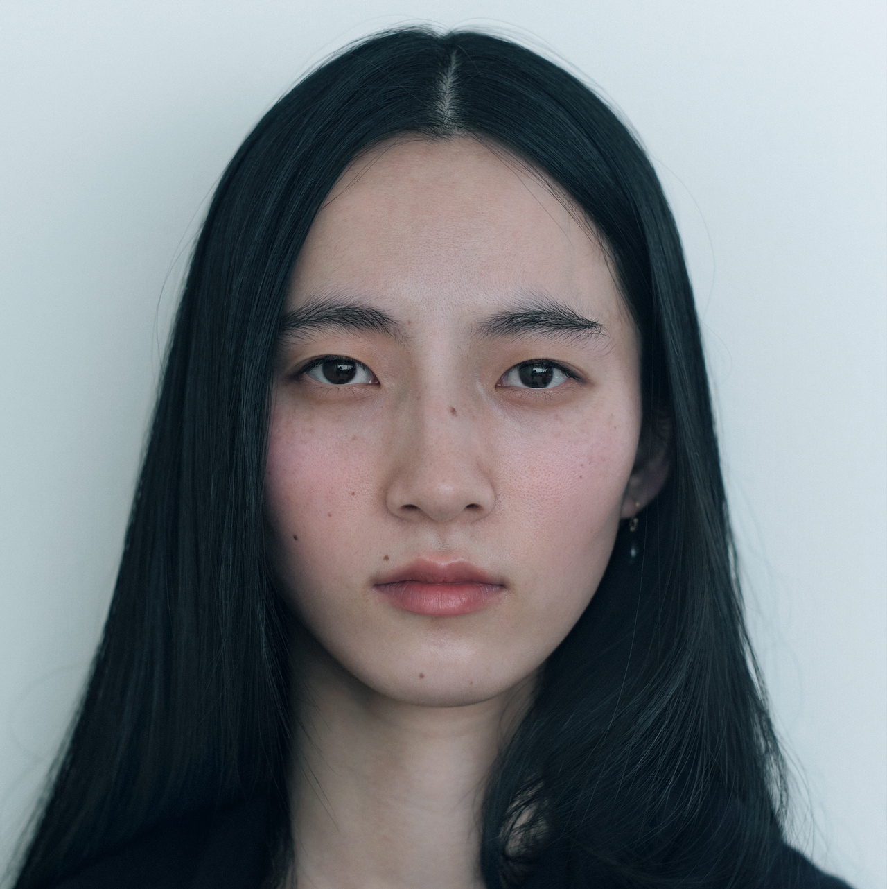 【基】決してやりすぎにならない控えめな色気を持った素顔のバージョンアップ。　ピアス 35,200円／テッド ミューリング（ヤエカ ホーム ストア）