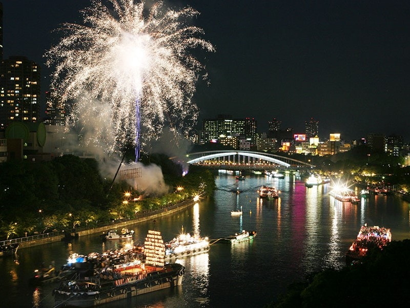 「天神祭」奉納花火。　最終更新日：2025年7月20日