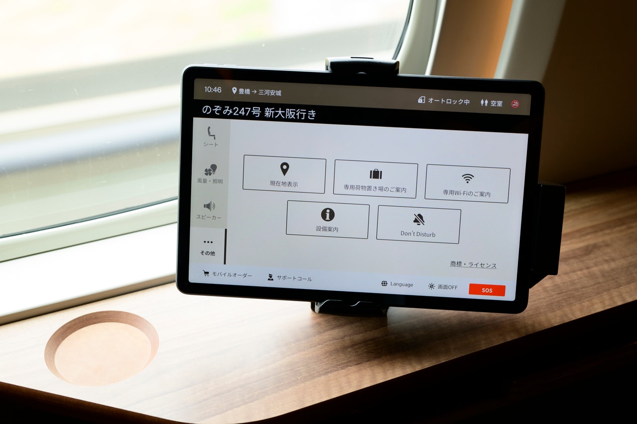 現在地の確認からリクライニング、照明まで幅広い操作が可能なタブレット。