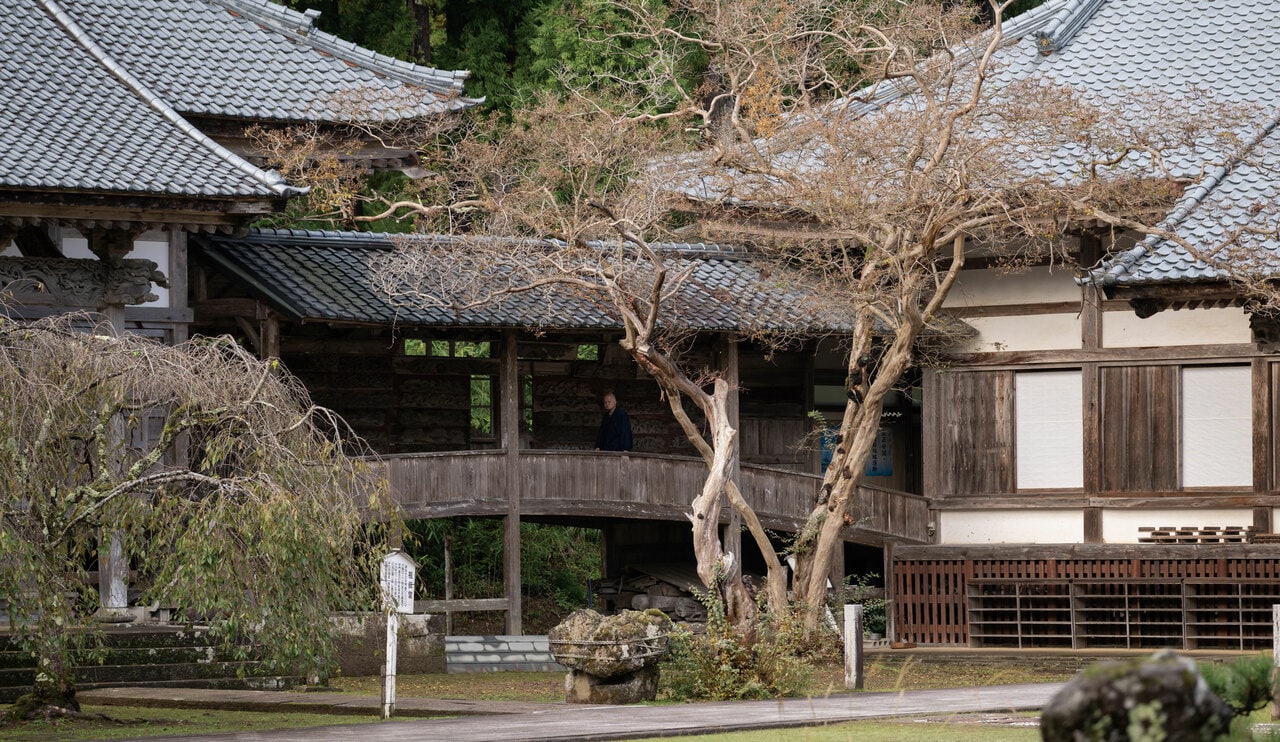 本堂から祖師堂へとつながる回廊。