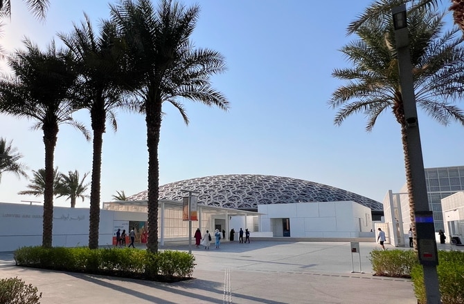 アブダビ注目スポット3】“海上の美術館”と“豪華絢爛な大統領府”で感性