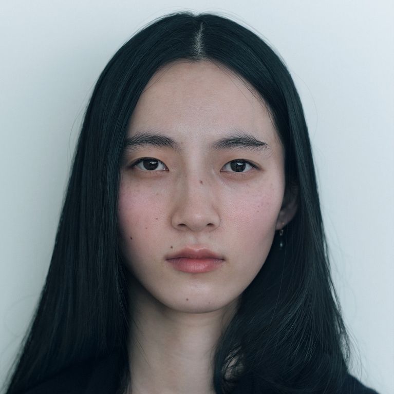 【基】決してやりすぎにならない控えめな色気を持った素顔のバージョンアップ。　ピアス 35,200円／テッド ミューリング（ヤエカ ホーム ストア）