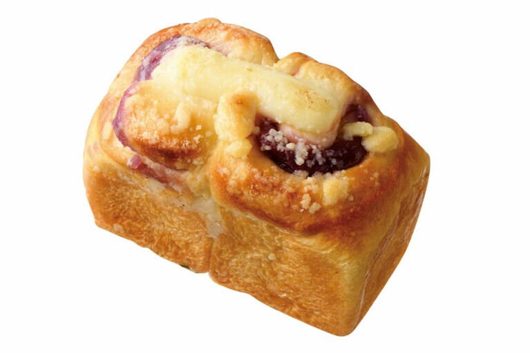 紫イモとレアチーズ 200円。種子島産の紫芋の優しい甘さにほっとする。＠BOULANGERIE NOËL (ブランジェリ ノエル)