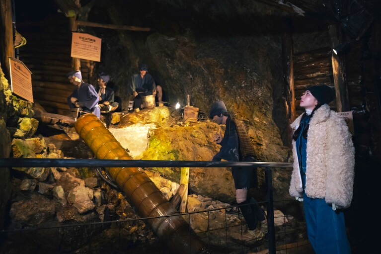 俳優・山田杏奈さんといく、世界遺産の島・佐渡島。雪景色の北沢浮遊選鉱場は神秘的な風景【通いたくなる島、佐渡】