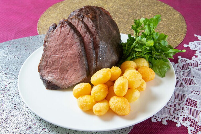 「ローストビーフ」1セット・約1kg(5～6名用)20,000円(税込／要予約)。