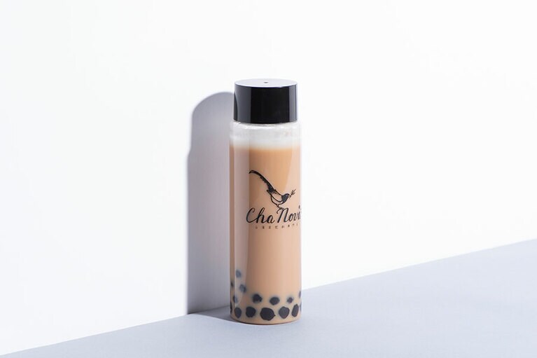 「蜂蜜タピオカミルクティー」(ボトル) 750円。