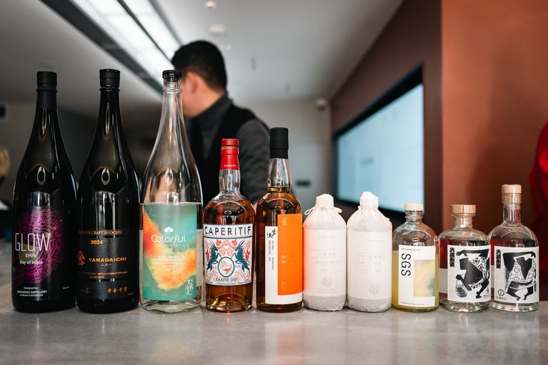 個性豊かなお酒もそろう「コミュニティー ラウンジ_カフェ & バー」。