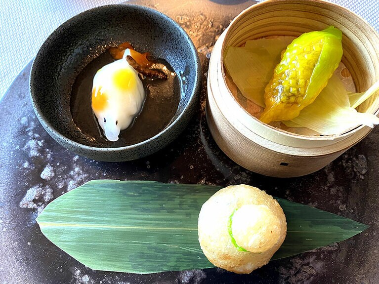 右上がとうもろこしの髭を使った餃子。とうもろこしの髭には水の巡りをよくする効果が期待されるそう。