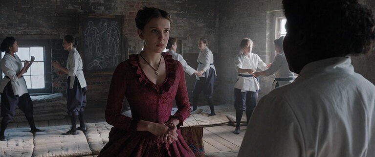 Netflix映画『エノーラ・ホームズの事件簿』独占配信中。