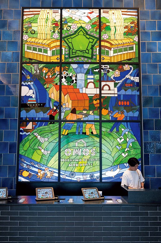 函館の魅力を散りばめたステンドグラス。