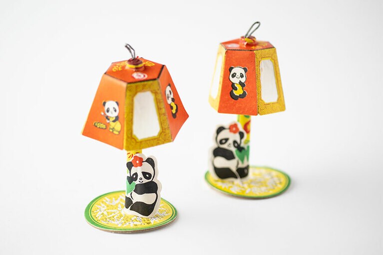 「台灯」 各120円。