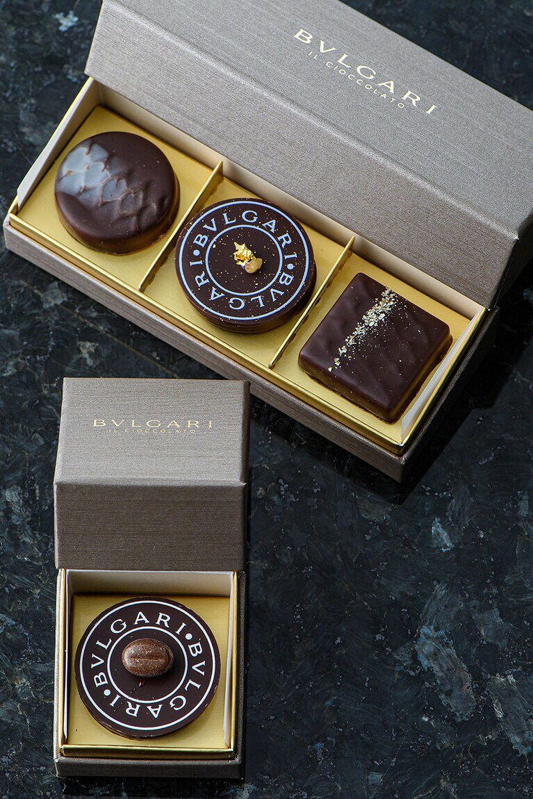 チョコレート・ジェムズ3個入り 3,300円、チョコレート・ジェムズ ティラミス1個入り 1,500円／ブルガリ イル・チョコラート