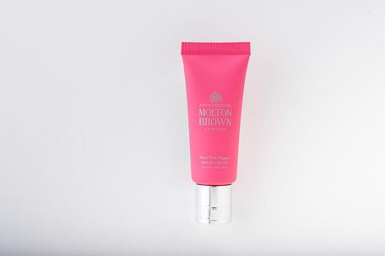モルトンブラウンのハンドクリーム(ピンクペッパー) 1,980円。