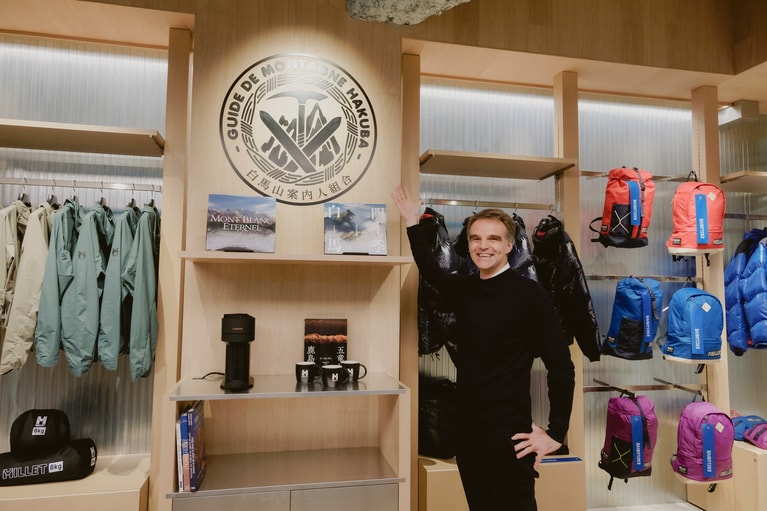 日本では、長野にある日本最古の山岳ガイド団体のひとつ「白馬山案内人組合」とパートナーシップを結び、製品開発にもフィードバックを取り入れている。