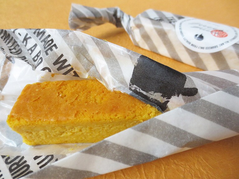 「栗マロンかぼちゃのチーズケーキ」1個320円。