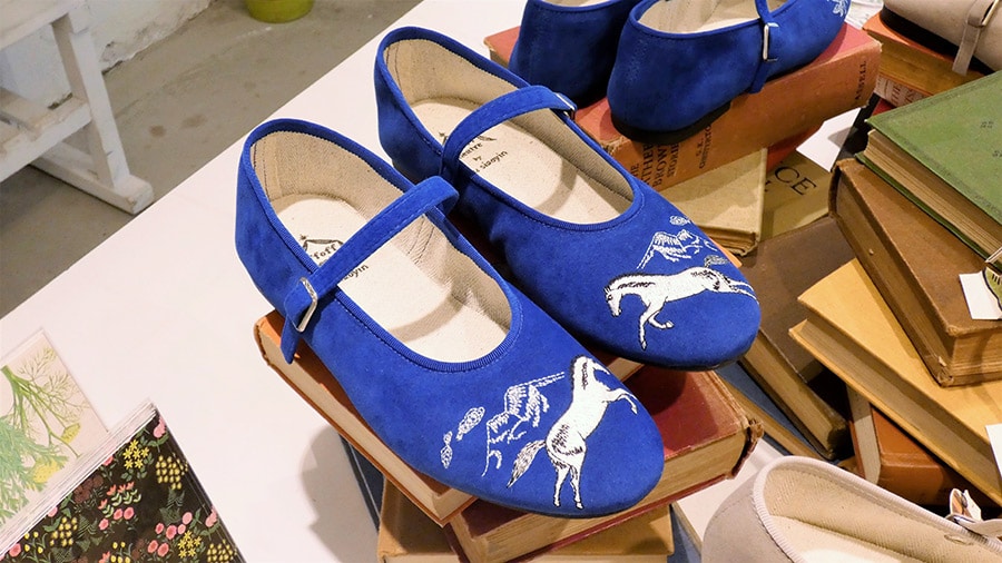 台湾の人気イラストレーターが作る “童話”刺繍靴がかわいいと話題沸騰