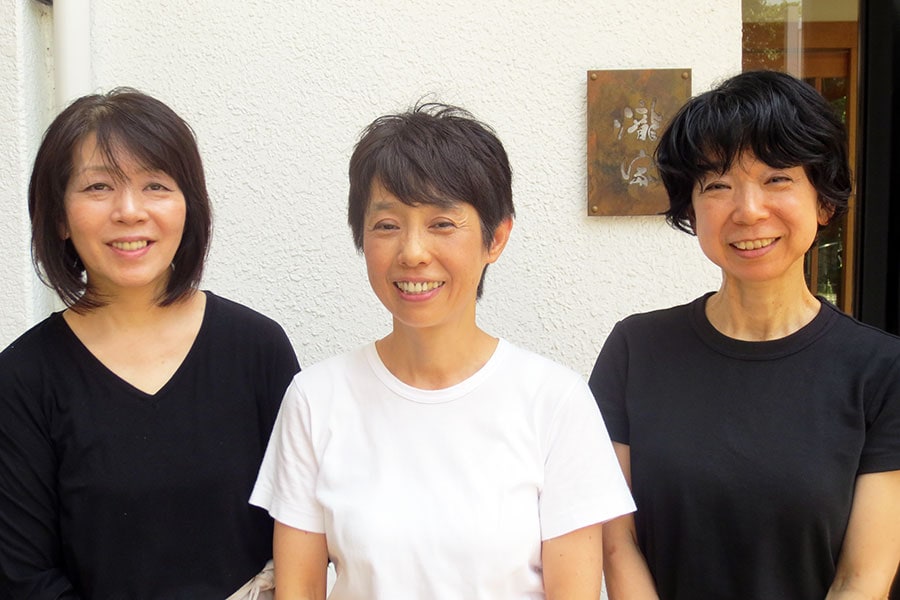 左から、責任者の藤田真紀さん、代表・瀧川恵美さん、スタッフ・山本千春さん。