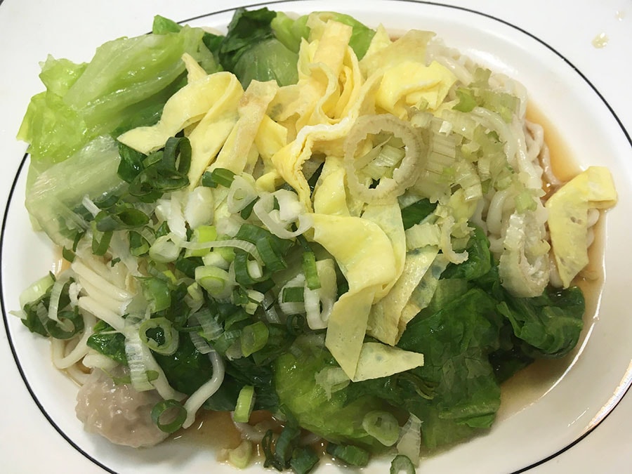 スープなしワンタン麺(小) 80元。麺のもちもち感を最大限に感じながら食べられるメニュー。