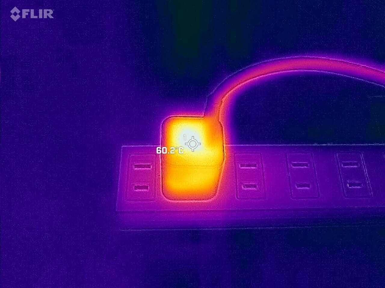 逆にもっともピーク温度が高かったのがAnkerで、60℃の大台を超えたのはこの製品のみでした。なお次点はPGAの58℃となっています