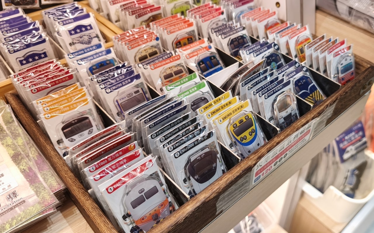 マグネットで臺灣鐵路の車両を全種類揃えてみては?
