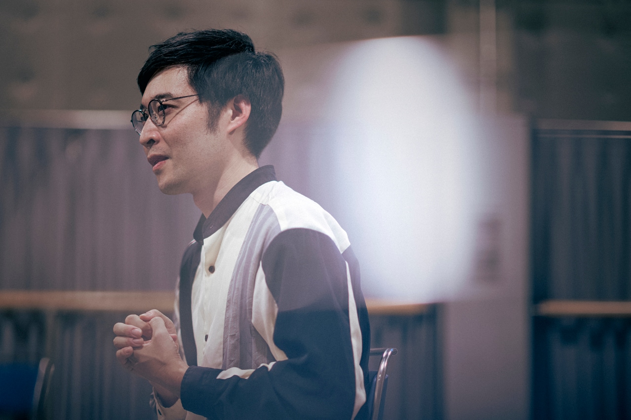 ヌトミックを主宰する額田大志さん。