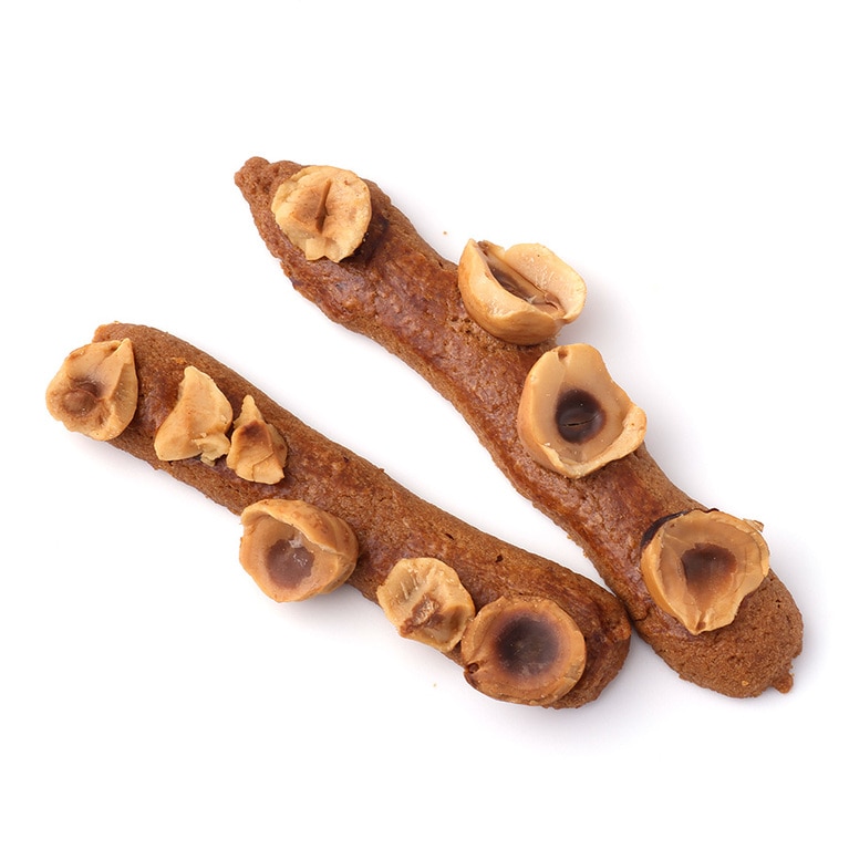 グリッシーニ・ノワゼット 10本入り 590円。ヘーゼルナッツの風味が豊かで軽やかな生地にヘーゼルナッツを散らして焼いた菓子。