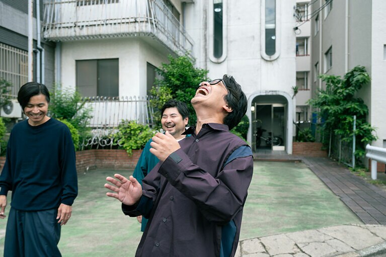 撮影中も和気あいあいとした雰囲気の3人。