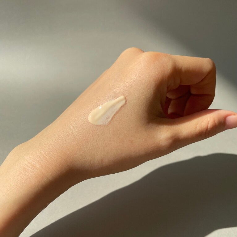 オールージュ ラ クレームUV50+のテクスチャー。