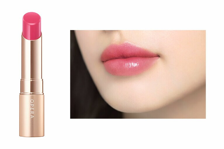 唇の水分に反応して色づくティント処方なので、マスクに付きにくく色持ちもよいリップ。植物性スクワランオイルが高配合され、唇の上でスルスルスムーズに伸びてフィット。春の新色はパッと目が覚めるようなブライトピンク。オペラ リップティント N 118 ブルームピンク(限定色) 1,650円／イミュ(2/15発売)