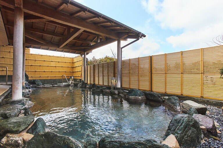 開放的で気持ちいい露天風呂。