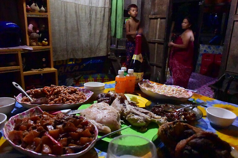 「フィエスタにいらっしゃい」とお誘いを受けて、訪問。ずらりと並ぶごちそうにびっくり！