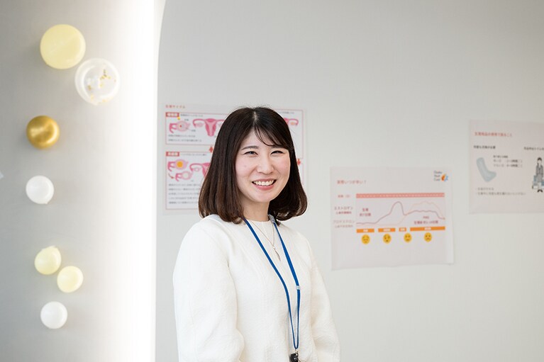 アサヒグループ食品 人事総務部の窪田百恵さん。