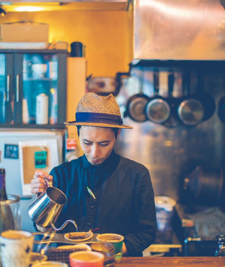 店内にはアナログレコードでジャズが流れている。