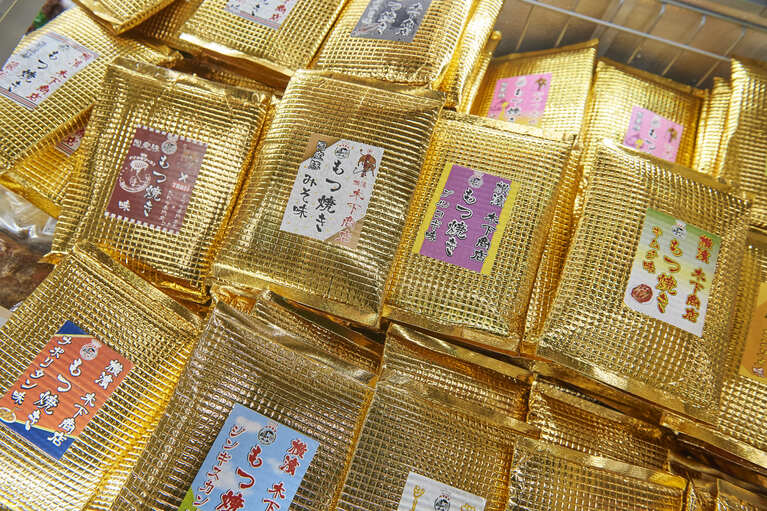 ハマモツを使ったオリジナル冷凍商品。ナポリタン味やバーベキュー味、コーンポタージュ味などユニークな味も。