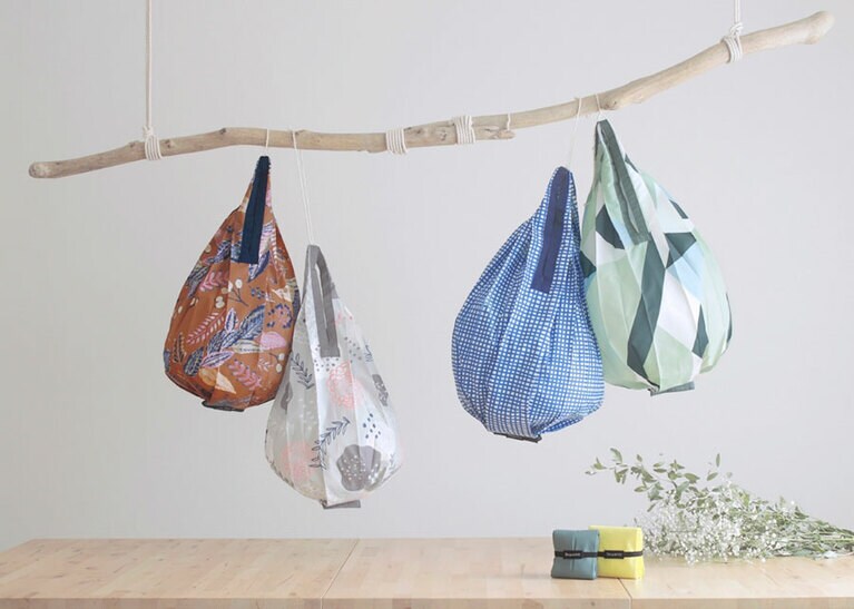 「Shupatto コンパクトバッグ Drop」シリーズ。