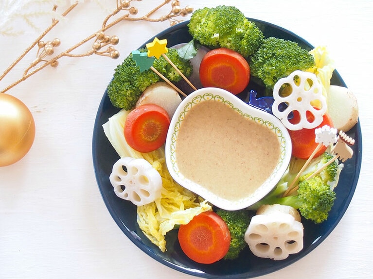 季節野菜のごま味噌ソース添え。