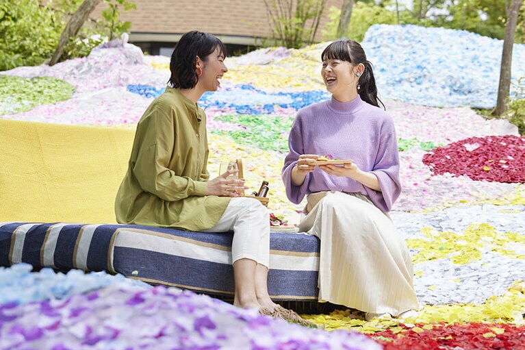 イベント期間中は、自分で野菜やエディブルフラワーをトッピングして作ったピッツァを、「POKO POKO広場」で楽しむこともできる。「花畑の石窯ピッツァづくり」のピッツァは1枚2,000円。