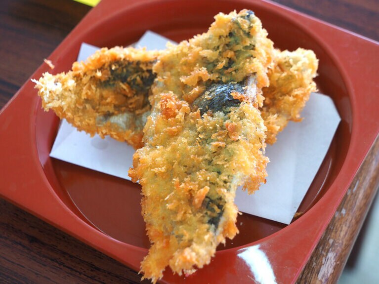 これが黄金アジのフライ。脂のノリが違う。