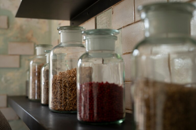 新緑に包まれながら香りと向き合う。移動する店舗ならではの「ル ラボ オン ウィールズ」を軽井沢で体験