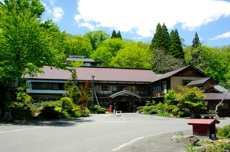 蔦温泉旅館［青森／蔦温泉］外観。