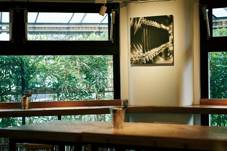 ひとりで軽く飲みたい時にも気軽に使える店。