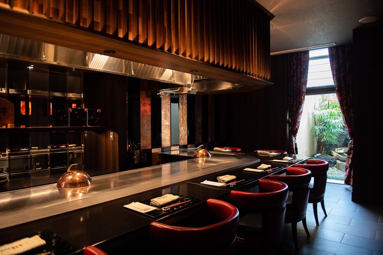 落ち着いた雰囲気の「鉄板焼富貴亭」。